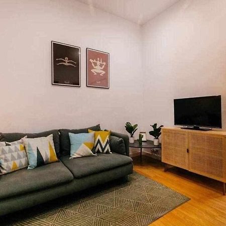 Cozy & Central Apartment Barcelona Ngoại thất bức ảnh