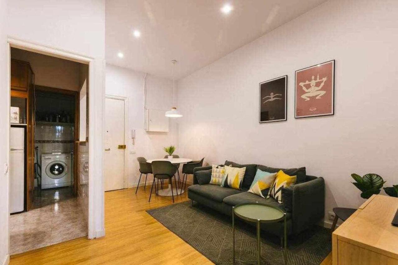 Cozy & Central Apartment Barcelona Ngoại thất bức ảnh
