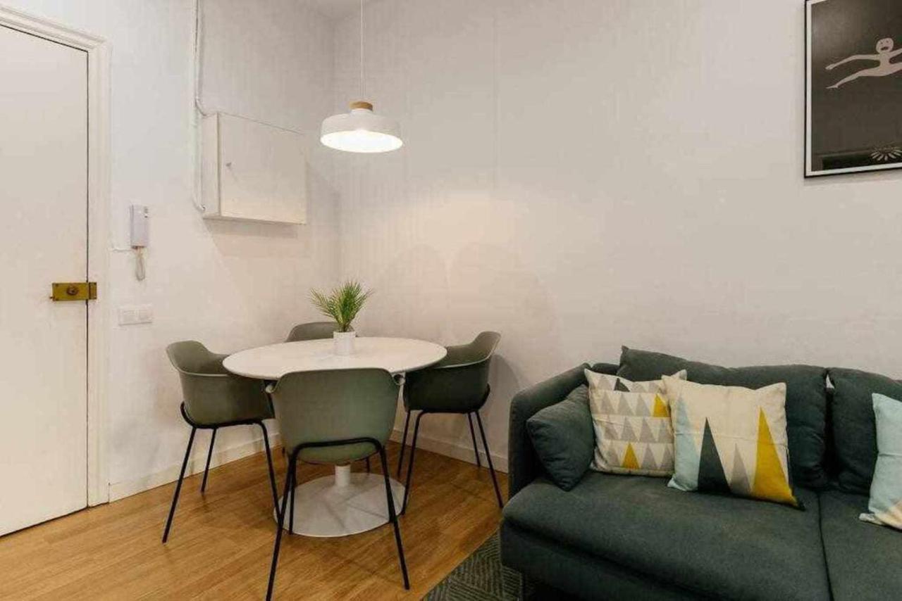 Cozy & Central Apartment Barcelona Ngoại thất bức ảnh